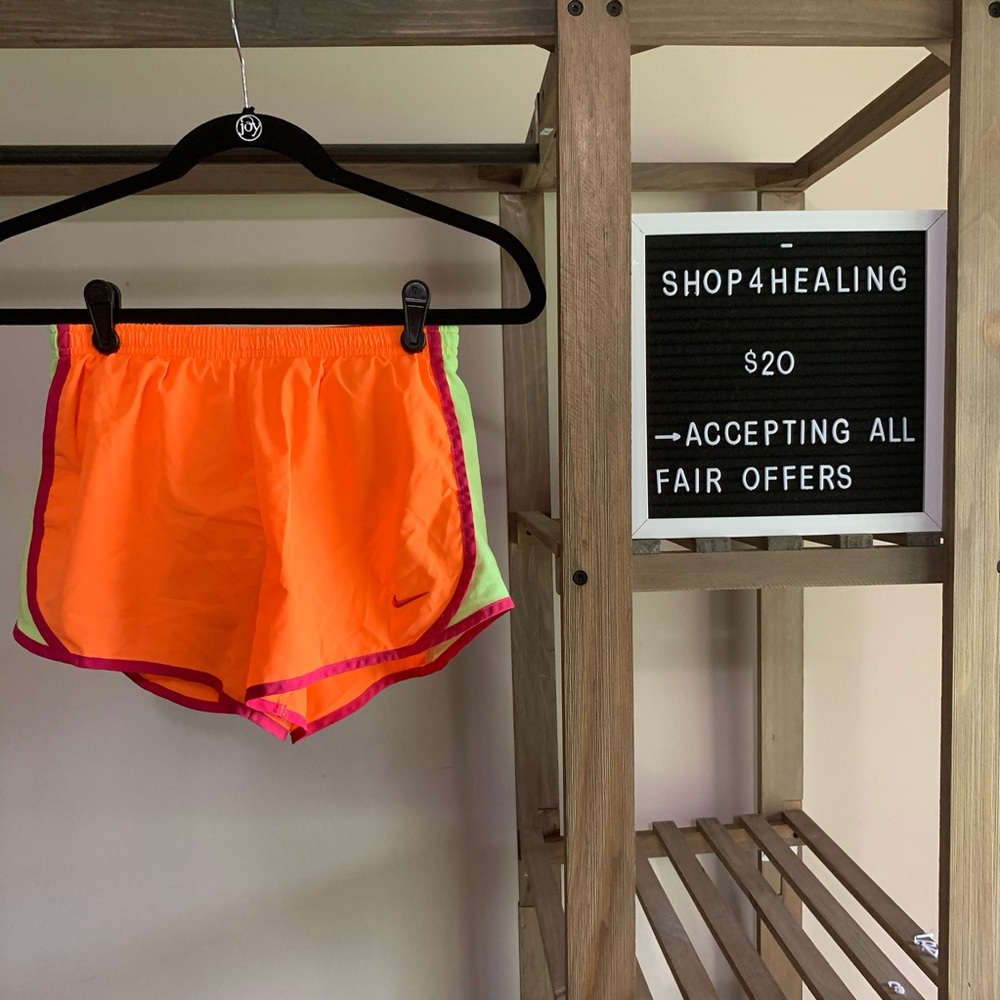 Nike Tempo Shorts ✵ Nike Orange & Pink